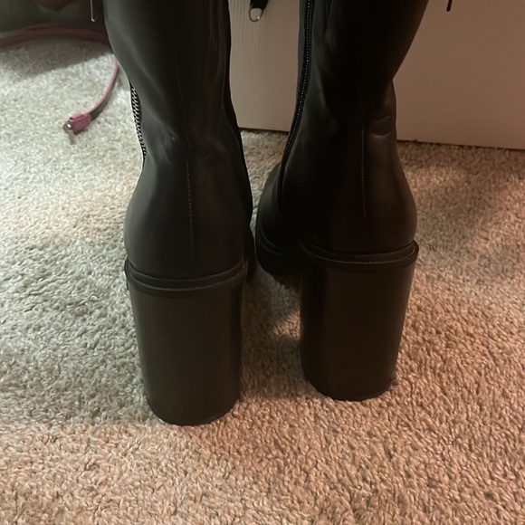 Chelsea and Violet boots - Picture 4 of 5
